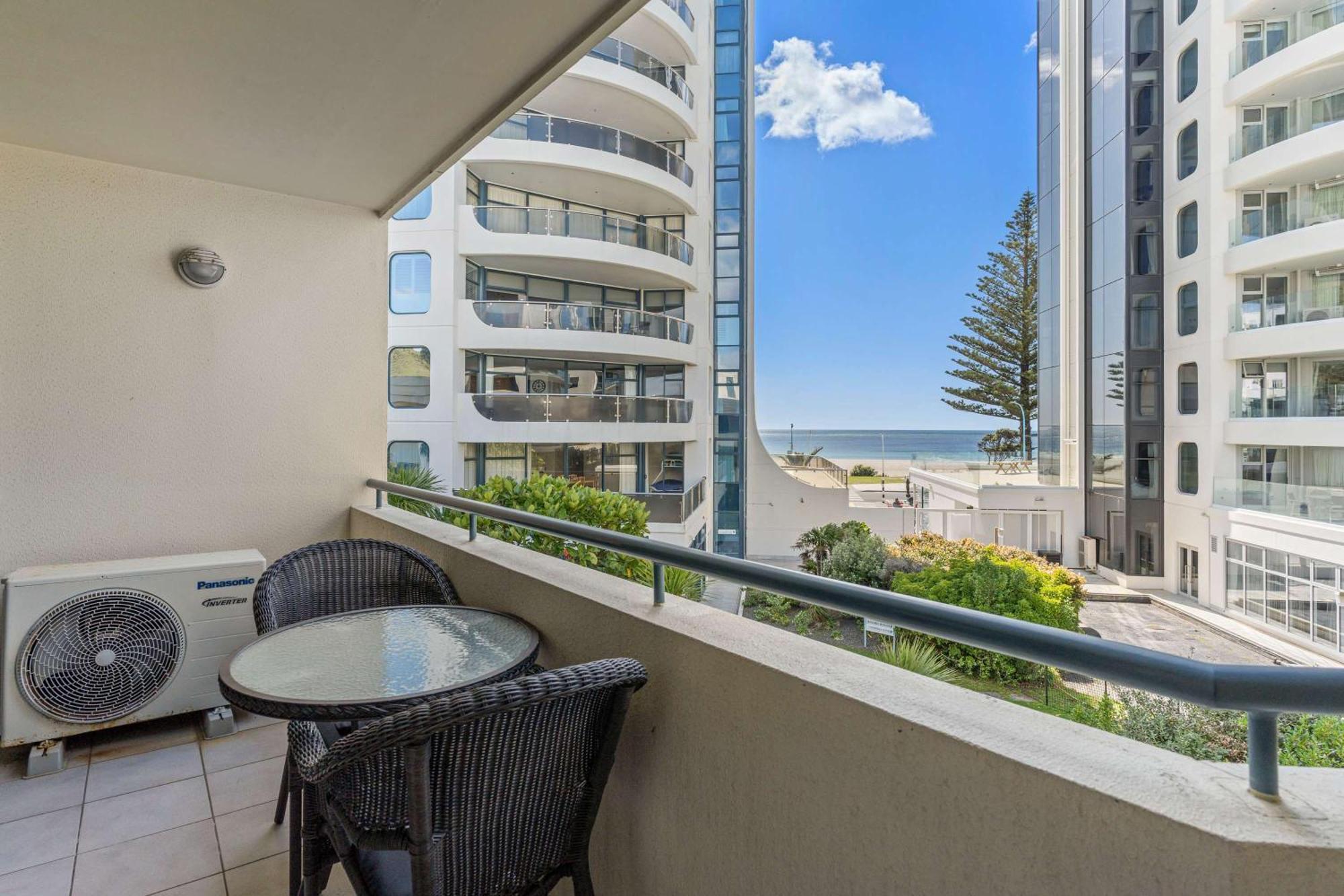 Beach Side Bliss - Oceanside Mount Maunganui Exterior photo